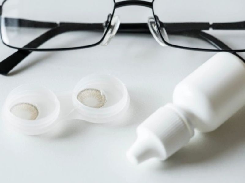 Teste e adaptação de lentes de contato gelatinosas e rígidas (LCRGP)