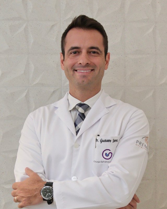 Dr. Gustavo Serra David, médico oftalmologista da Premium Oftalmologia